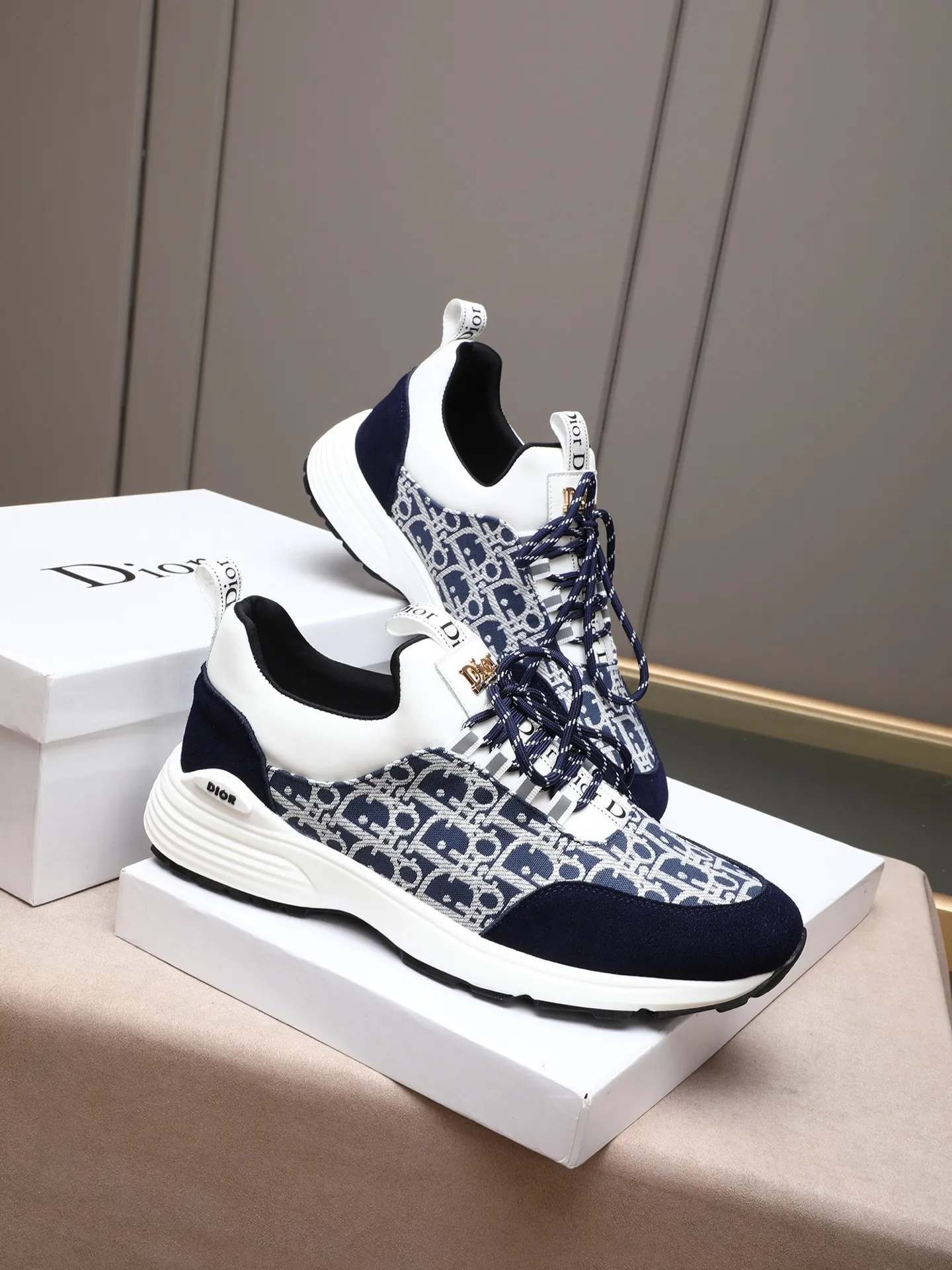 Men's shoes 💰440 💰Dior [Dior] 😘😘High-end series of casual men's shoes, simple and elegant👍👍👍The upper is made of first-layer genuine leather spliced ​​with Dior's special material [sun][sun]; imported first-layer sheepskin lining; special outsole, wear-resistant, lightweight, the overall design is harmonious and unified without lacking personality 👣🌟✨You deserve it! 3 colors😍Sizes 38~44. (45 custom-made) The picture above is a big seller🔥🔥🔥
